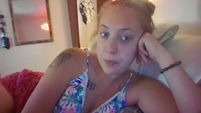 Snapshot of dixielover1229 chatting on 06/15/26, 10:45 dixielover1229 online show from 06/15/26, 10:45