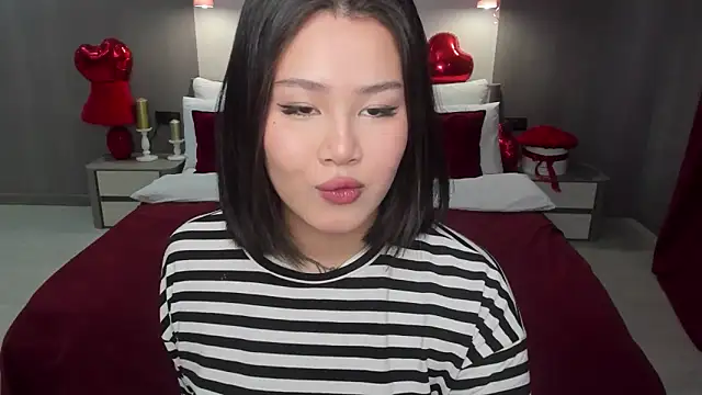 Brunette Charm online show from 02/25/26, 10:58