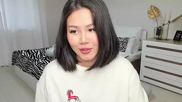 Brunette Charm online show from 03/07/26, 11:18