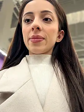 YeaLina online show from 12/17/25, 10:10