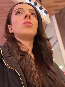 YeaLina online show from 12/23/25, 10:13