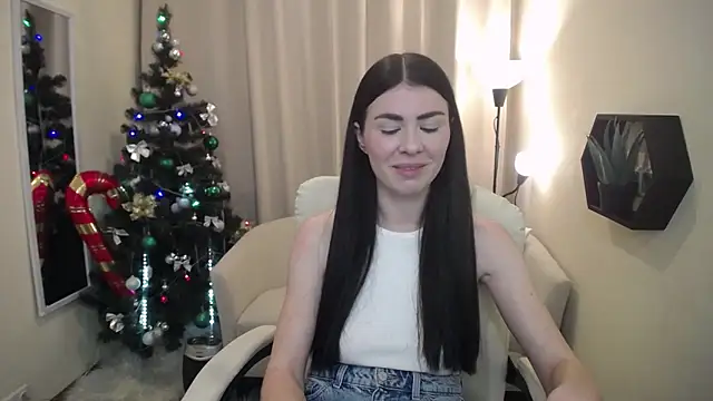 Snapshot of MilaSecret55 chatting on 12/18/25, 01:06 MilaSecret55 online show from 12/18/25, 01:06