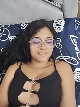 Snapshot of DAFNNEE_HOT chatting on 05/19/26, 03:40 DAFNNEE HOT online show from 05/19/26, 03:40