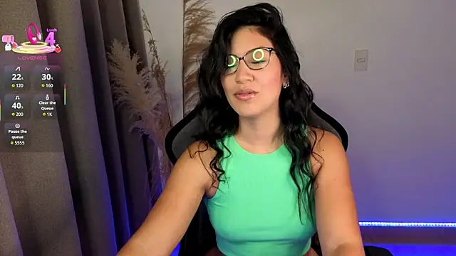 Snapshot of chloebum_ chatting on 05/21/26, 11:06 chloebum online show from 05/21/26, 11:06