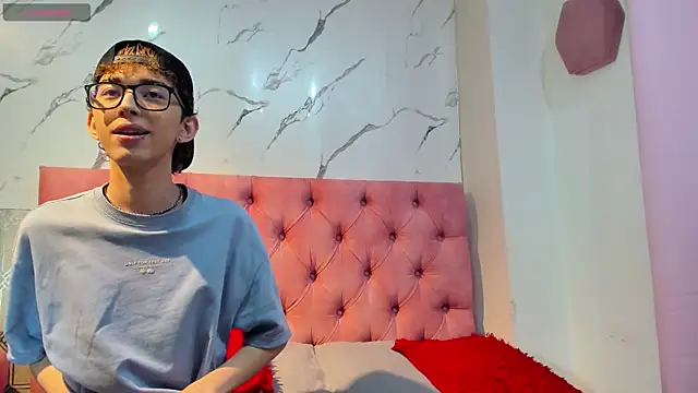 Snapshot of double_temptation2 chatting on 12/19/25, 09:22 double temptation2 online show from 12/19/25, 09:22