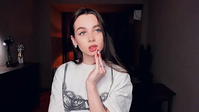 Snapshot of YvonneRobes chatting on 01/08/26, 07:49 YvonneRobes online show from 01/08/26, 07:49