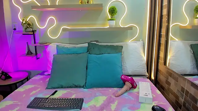 Sarah Clars online show from 04/10/26, 12:49