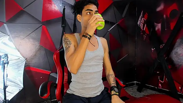 Hot Boys Without Limits online show from 01/07/26, 04:15