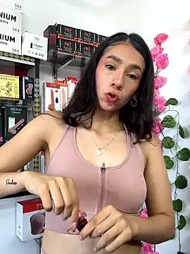 lunaluxury22 online show from 01/18/26, 03:05