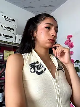 lunaluxury22 online show from 01/19/26, 01:26