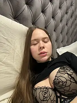 Nicole Loving online show from 12/20/25, 09:33