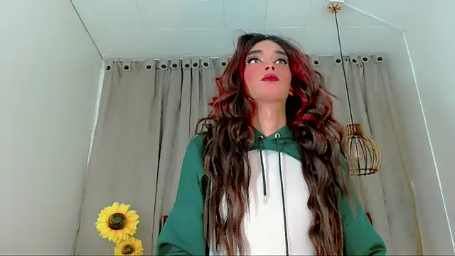 camila vasquez  online show from 12/16/25, 08:36