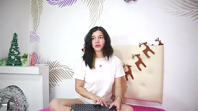 Snapshot of AlexiaClark7 chatting on 12/14/25, 03:23 AlexiaClark7 online show from 12/14/25, 03:23