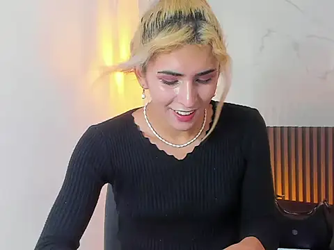 Snapshot of isa_fox_23 chatting on 07/28/26, 01:10 isa fox 23 online show from 07/28/26, 01:10