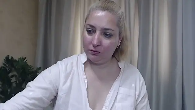 Snapshot of sweetpussy13 chatting on 06/17/26, 06:16 sweetpussy13 online show from 06/17/26, 06:16