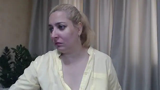 Snapshot of sweetpussy13 chatting on 06/18/26, 05:41 sweetpussy13 online show from 06/18/26, 05:41
