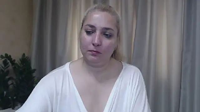 Snapshot of sweetpussy13 chatting on 07/02/26, 06:30 sweetpussy13 online show from 07/02/26, 06:30