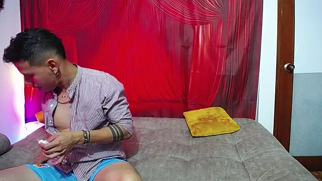 Snapshot of Noha_and_Iam chatting on 01/08/26, 12:29 Noha and Iam online show from 01/08/26, 12:29