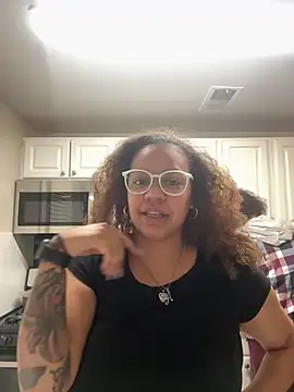 Snapshot of CaramelaTwirl chatting on 01/10/26, 04:03 CaramelaTwirl online show from 01/10/26, 04:03