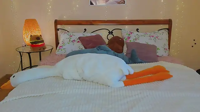 Snapshot of miya_soft chatting on 05/17/26, 01:36 miya soft online show from 05/17/26, 01:36