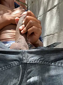 Snapshot of Thirdleg109 chatting on 02/17/26, 10:23 Thirdleg109 online show from 02/17/26, 10:23