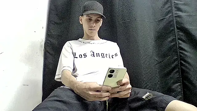 Snapshot of sam_hotttt_ chatting on 01/08/26, 05:32 sam hotttt online show from 01/08/26, 05:32