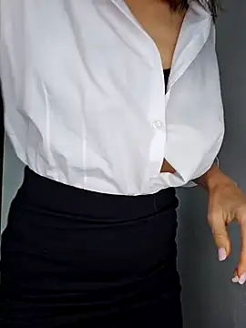 Lovebackground online show from 10/14/25, 08:37