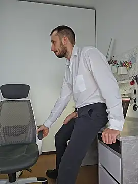 Lovebackground online show from 12/05/25, 09:18