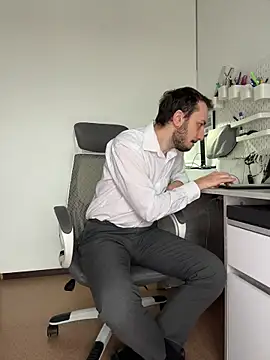 Snapshot of Lovebackground chatting on 03/04/26, 08:42 Lovebackground online show from 03/04/26, 08:42