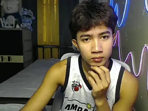Snapshot of Ur_hottestjonny chatting on 06/23/26, 02:31 Ur hottestjonny online show from 06/23/26, 02:31