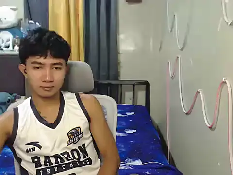 Snapshot of Ur_hottestjonny chatting on 06/30/26, 10:55 Ur hottestjonny online show from 06/30/26, 10:55