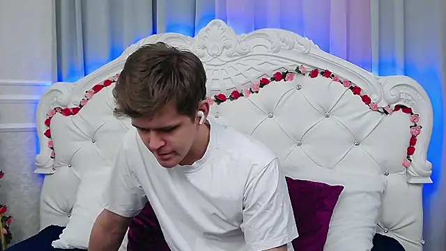 NickJohnas online show from 04/15/26, 03:41