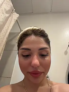 SilkyMira online show from 01/17/26, 02:33