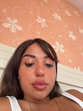 Snapshot of SilkyMira chatting on 06/25/26, 11:26 SilkyMira online show from 06/25/26, 11:26