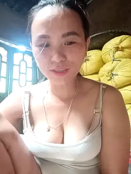 Snapshot of ngaytho004 chatting on 05/17/26, 05:49 ngaytho004 online show from 05/17/26, 05:49