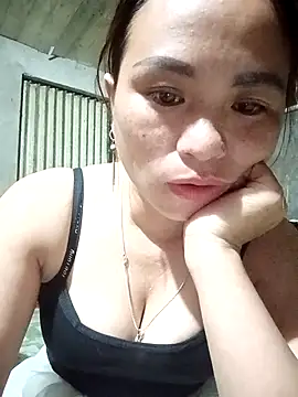 Snapshot of ngaytho004 chatting on 05/17/26, 10:28 ngaytho004 online show from 05/17/26, 10:28