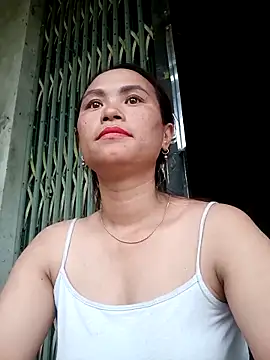 Snapshot of ngaytho004 chatting on 05/20/26, 11:00 ngaytho004 online show from 05/20/26, 11:00