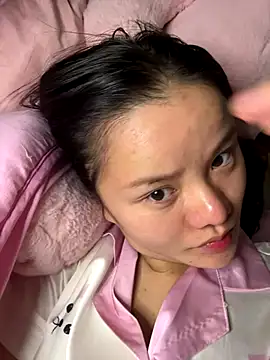 leo-kitty online show from 12/17/25, 05:02