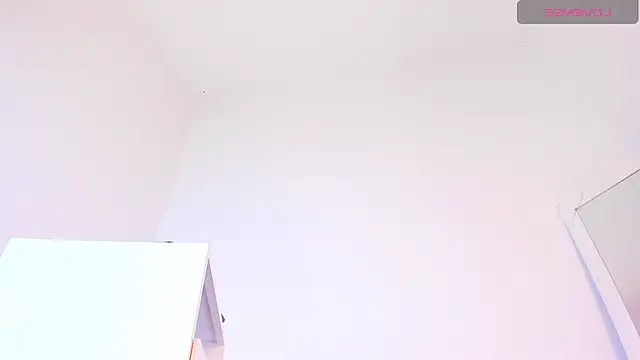 Snapshot of Silvanna-Casstro chatting on 05/21/26, 11:28 Silvanna-Casstro online show from 05/21/26, 11:28