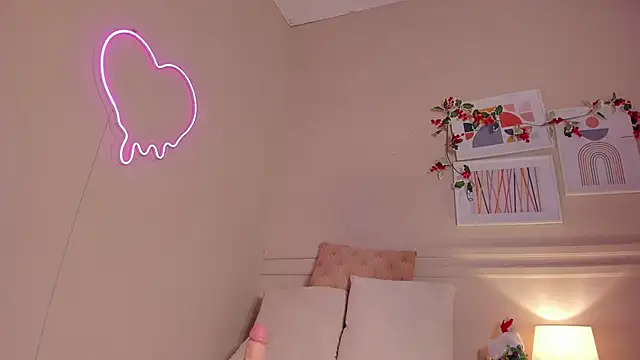 Snapshot of _emily__st chatting on 12/16/25, 01:16 emily st online show from 12/16/25, 01:16