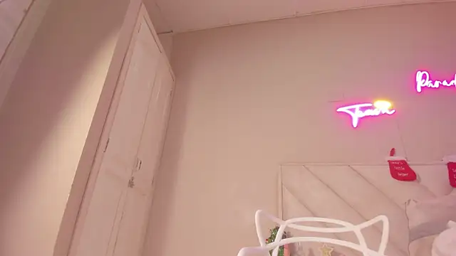 Snapshot of _emily__st chatting on 12/20/25, 02:46 emily st online show from 12/20/25, 02:46