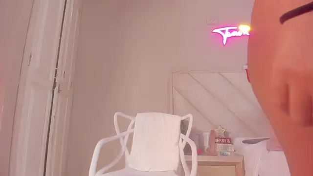 Snapshot of _emily__st chatting on 12/22/25, 04:15 emily st online show from 12/22/25, 04:15