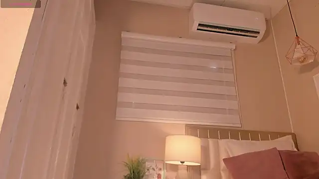 Snapshot of _emily__st chatting on 01/08/26, 01:35 emily st online show from 01/08/26, 01:35