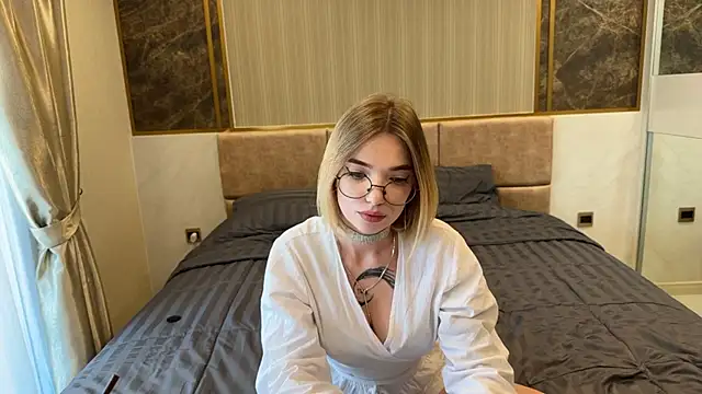 Mary Harriss online show from 12/18/25, 01:33