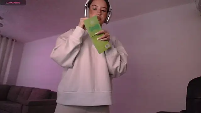 alina lee online show from 04/16/26, 12:55