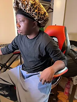 Snapshot of YourLittleBoyfriend chatting on 01/06/26, 06:33 YourLittleBoyfriend online show from 01/06/26, 06:33