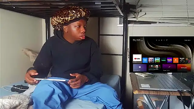 Snapshot of YourLittleBoyfriend chatting on 02/23/26, 09:39 YourLittleBoyfriend online show from 02/23/26, 09:39