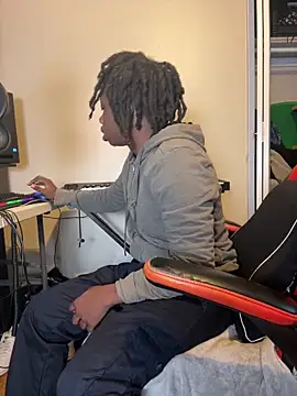 Snapshot of YourLittleBoyfriend chatting on 02/25/26, 04:05 YourLittleBoyfriend online show from 02/25/26, 04:05