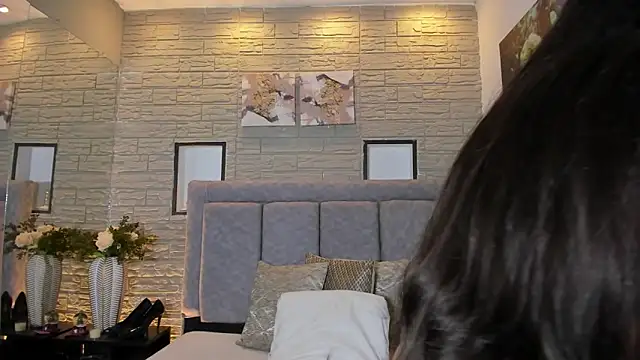 LanaRouse online show from 12/22/25, 12:35