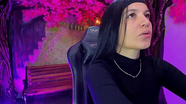 marahanson  online show from 12/22/25, 12:24